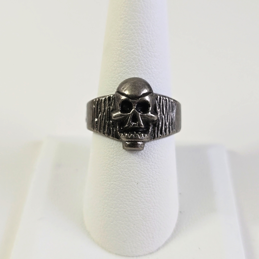 Vintage Skull Ring – A Bold Symbol of Power and Mystery